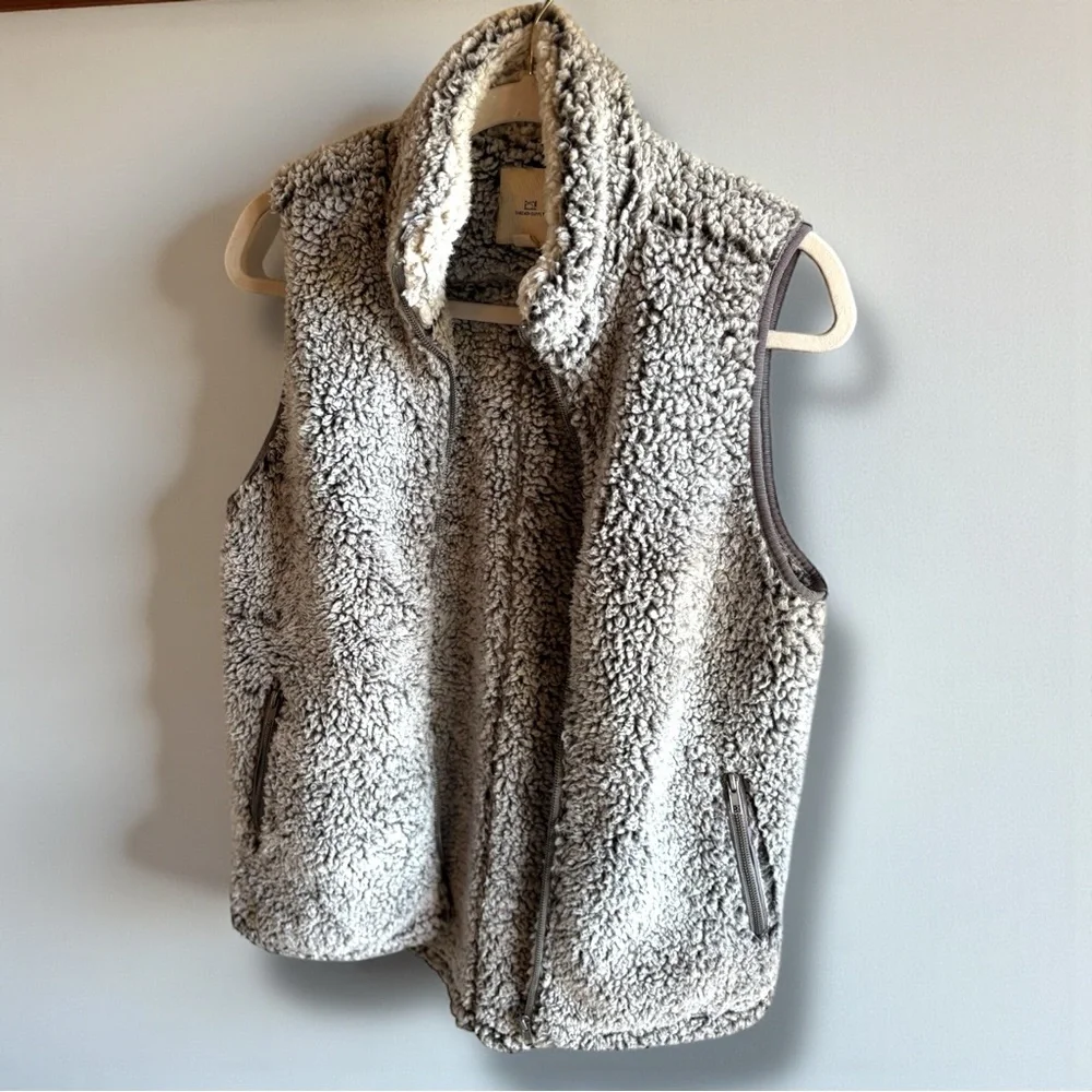 🚨3 for $15 Thread & Supply Gray Sherpa Fleece Fuzzy Fur Pocket Vest Coat Small - Picture 2 of 6